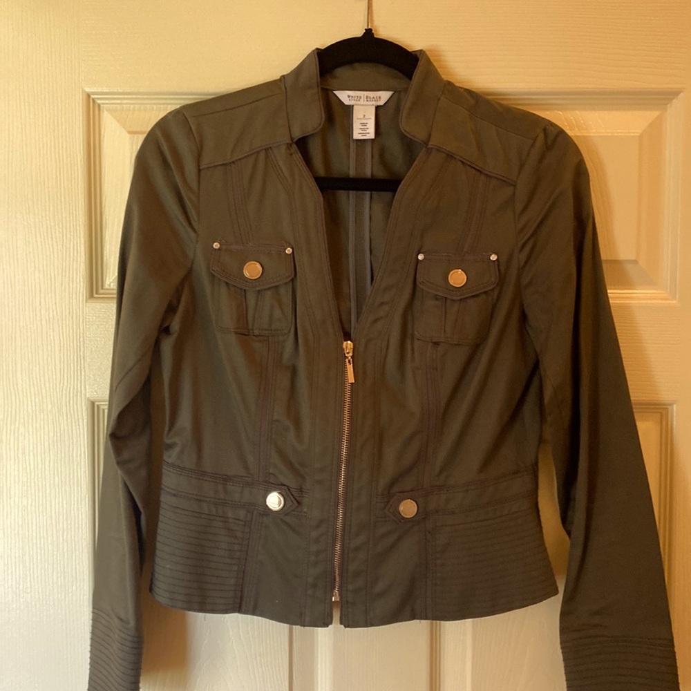 White House Black market Army green jacket, size 2 in great shape.
